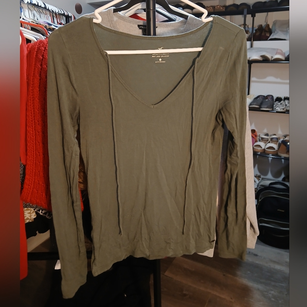 ☀️ 3 For $15 Hollister Forest Green V-Neck Long Sleeve Top